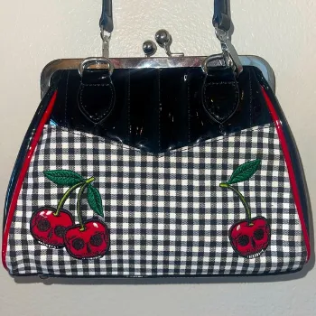 Alluring women-bag- (21)-3084502-26398.webp